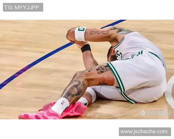 足球明星膝盖意外重伤碎成九块赛季前景堪忧球迷心痛不已